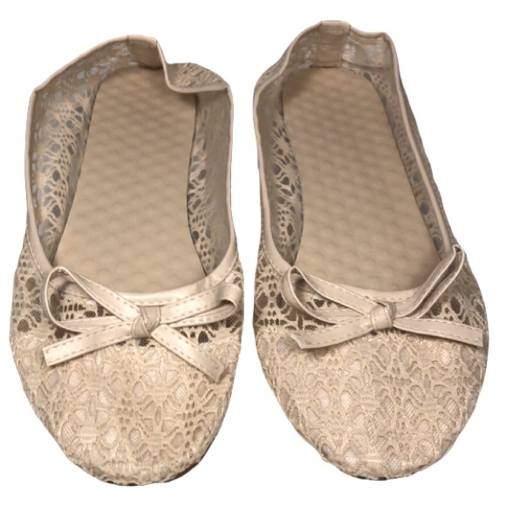 Ivory/Cream Crochet Ballet Flats with Patent Leather Detailing & Bows NW…​​